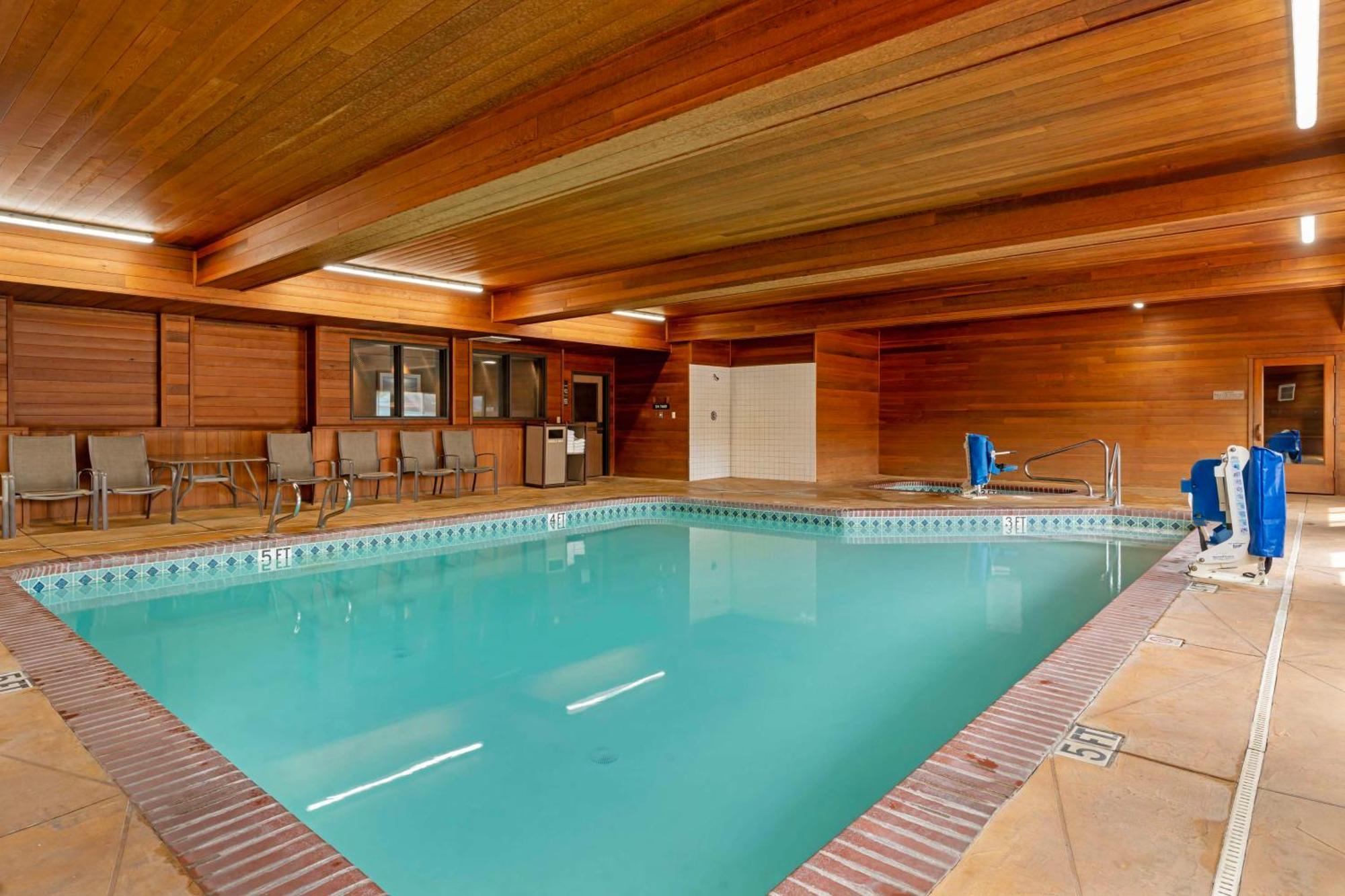 Best Western Cascade Inn & Suites Troutdale Eksteriør billede