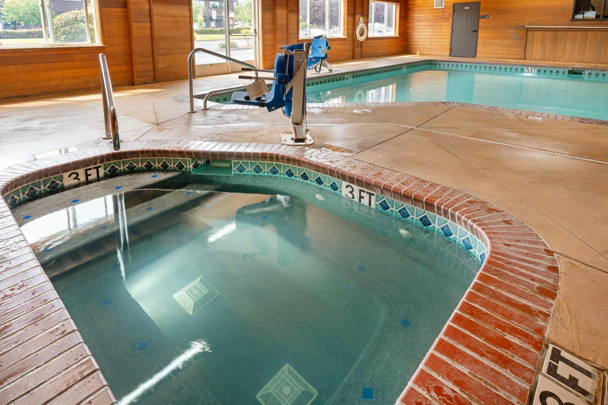 Best Western Cascade Inn & Suites Troutdale Eksteriør billede